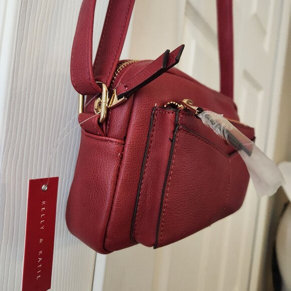 Kelly & Katie Red Crossbody Bag With Front Pocket & Adjustable Strap - Picture 7 of 11